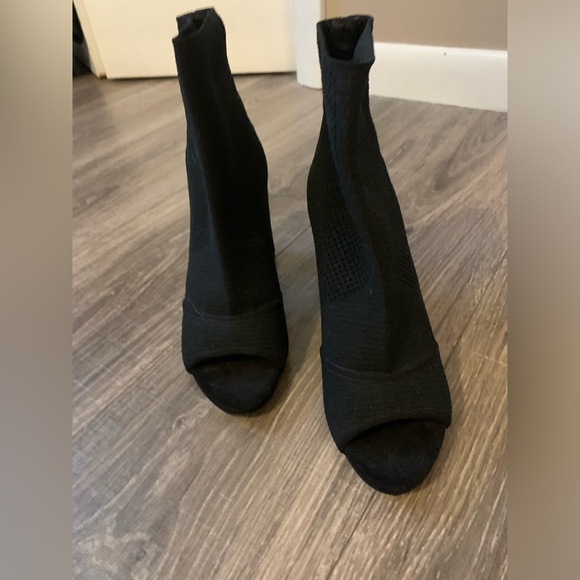 Kenneth Cole New York, Women's Dahvi Peep-Toe Ankle Booties, 6.5,Like New,No Box - Picture 11 of 15